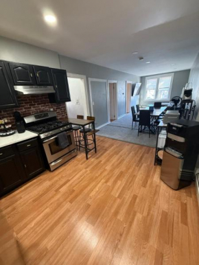 Huge 3 Bedroom 1 Bathroom apartment less than 5 minutes from Newark Airport 25 minutes away from NYC and 5 minutes from train station